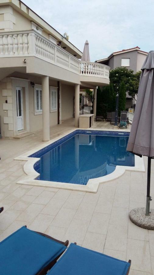 Villa Lizzi Trogir Exterior photo