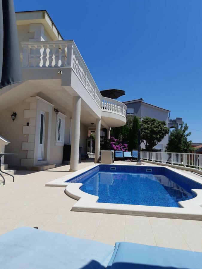 Villa Lizzi Trogir Exterior photo